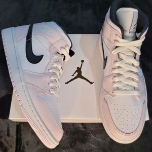 Jordan 1 Mid W Size 10